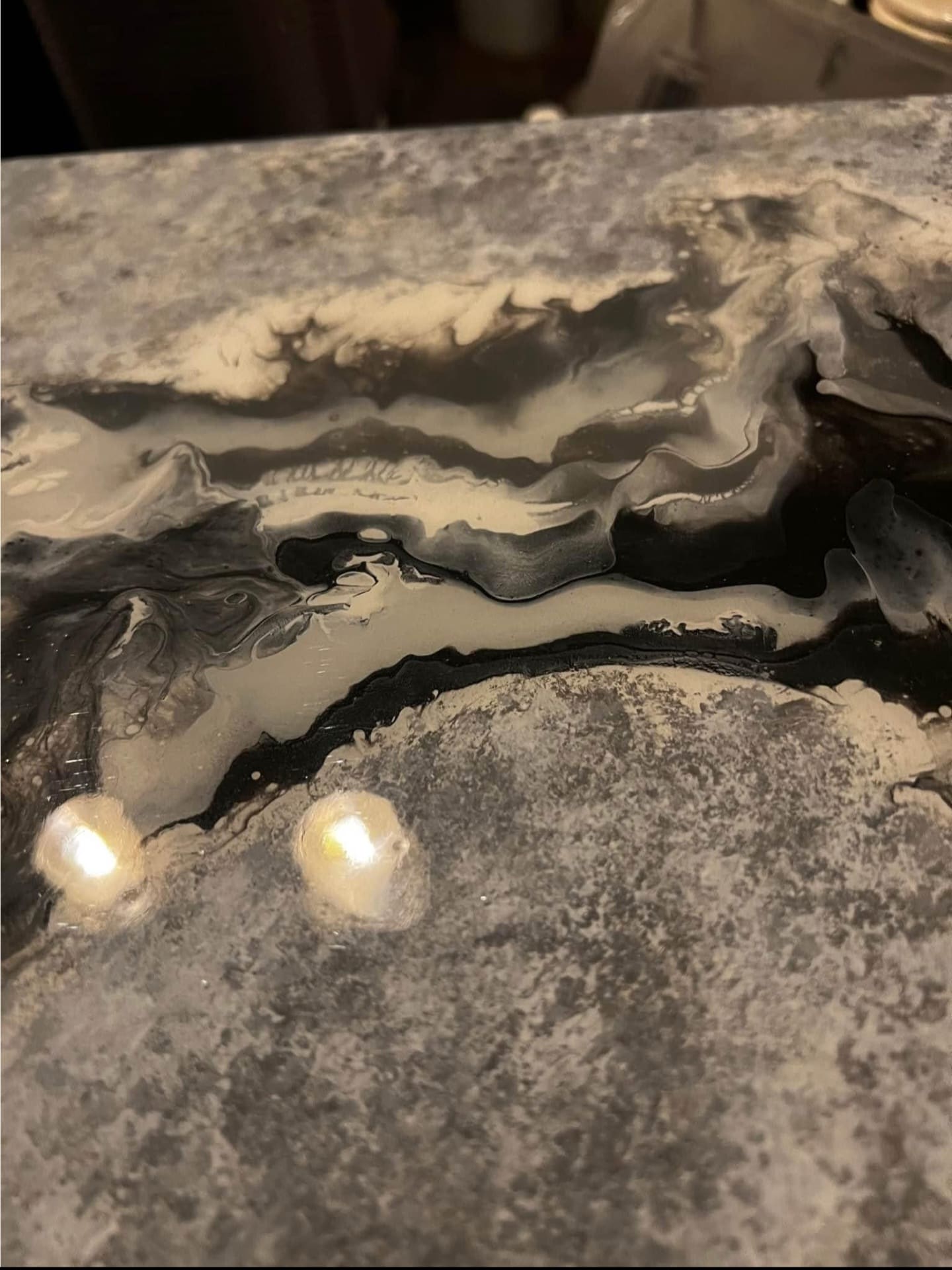 Black-Epoxy-Countertop-Cells-Effect-Pattern