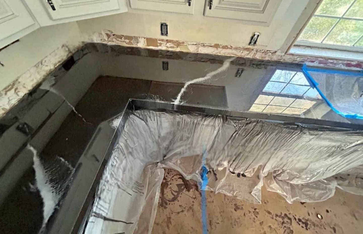 Black-Marble-Epoxy-Countertop-White-Veins-Design