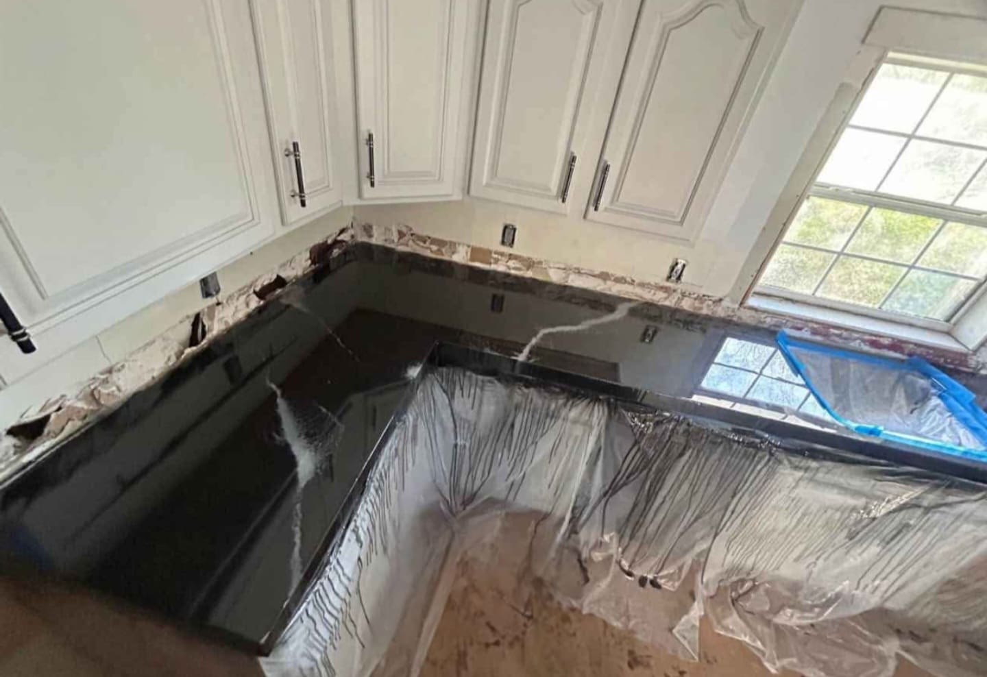 Black-Marble-Epoxy-Countertop-White