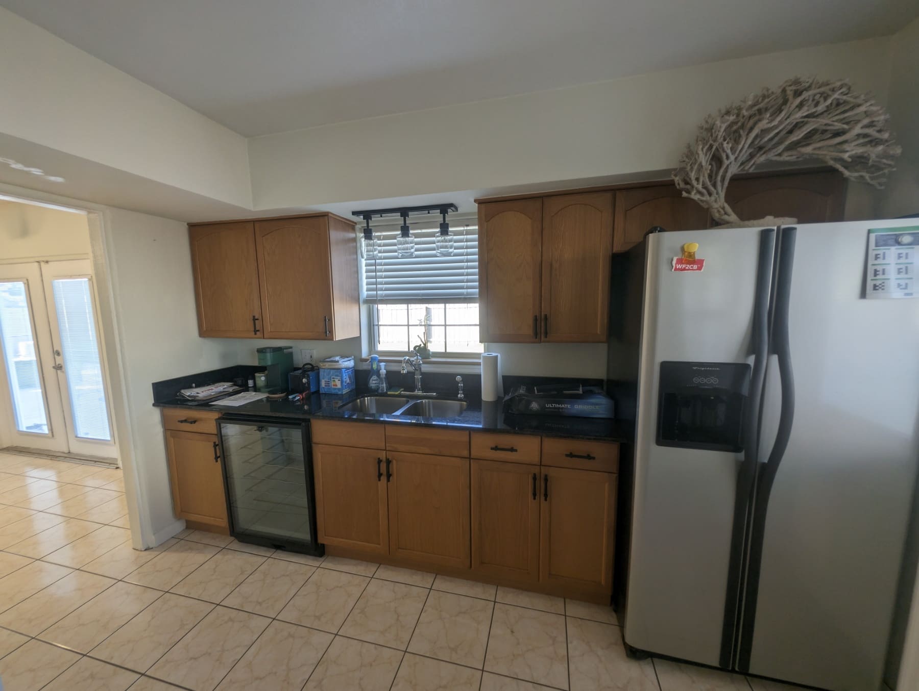 Dated-Oak-Kitchen-Cabinets-Before-Makeover