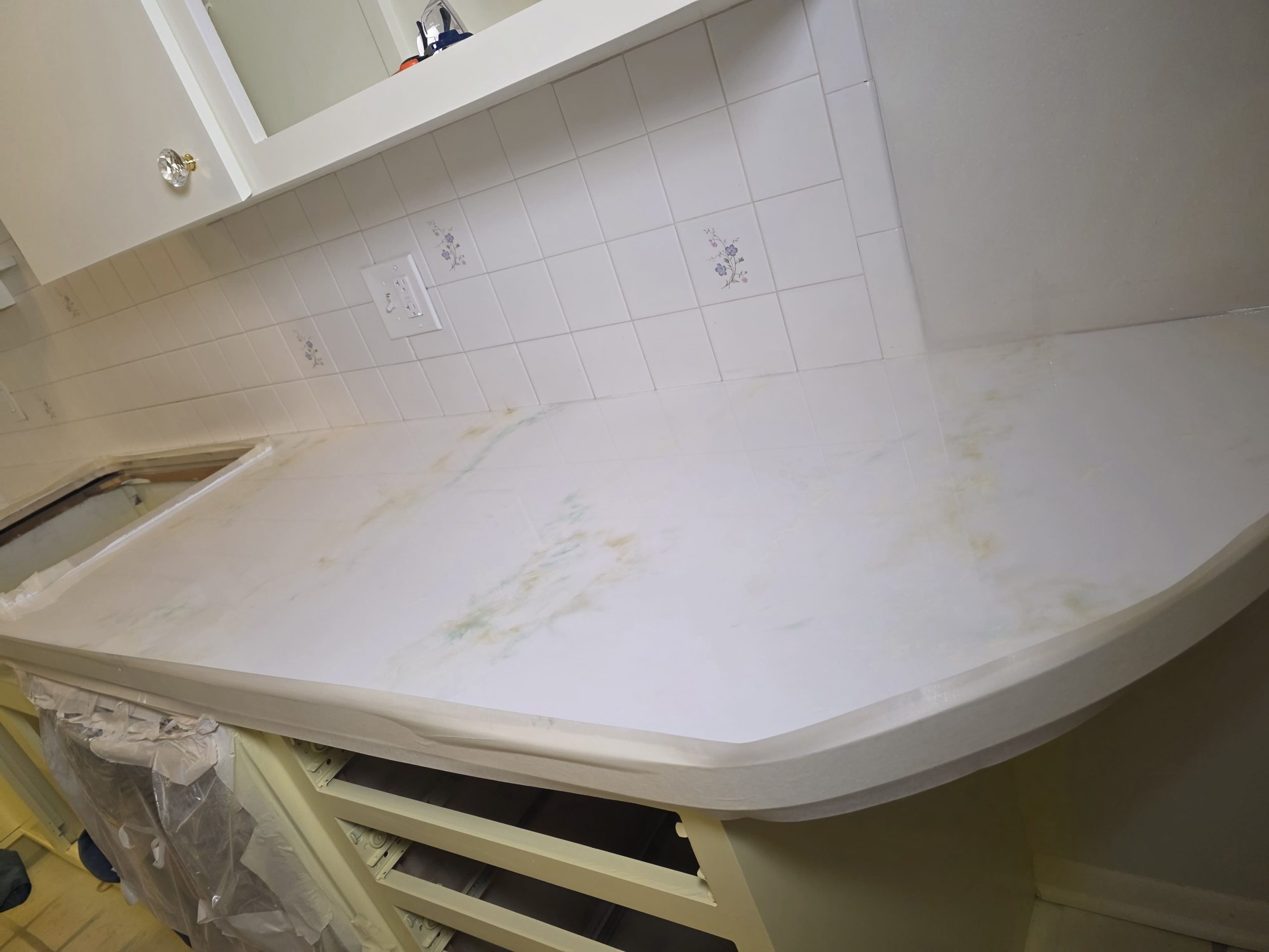 Epoxy-Countertop-Rounded-Edge-Smooth-Finish