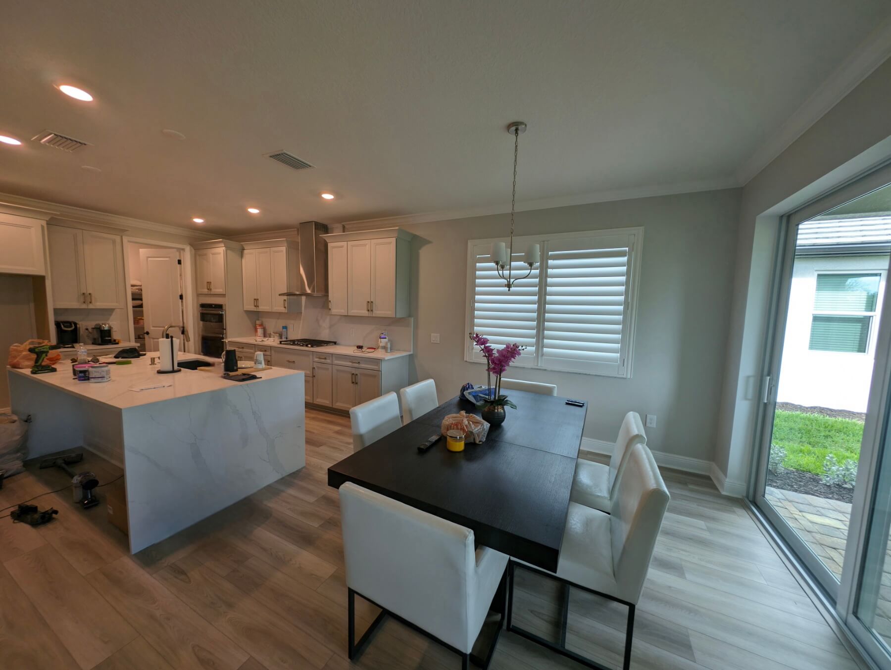 Freshly-roomy-kitchen-light