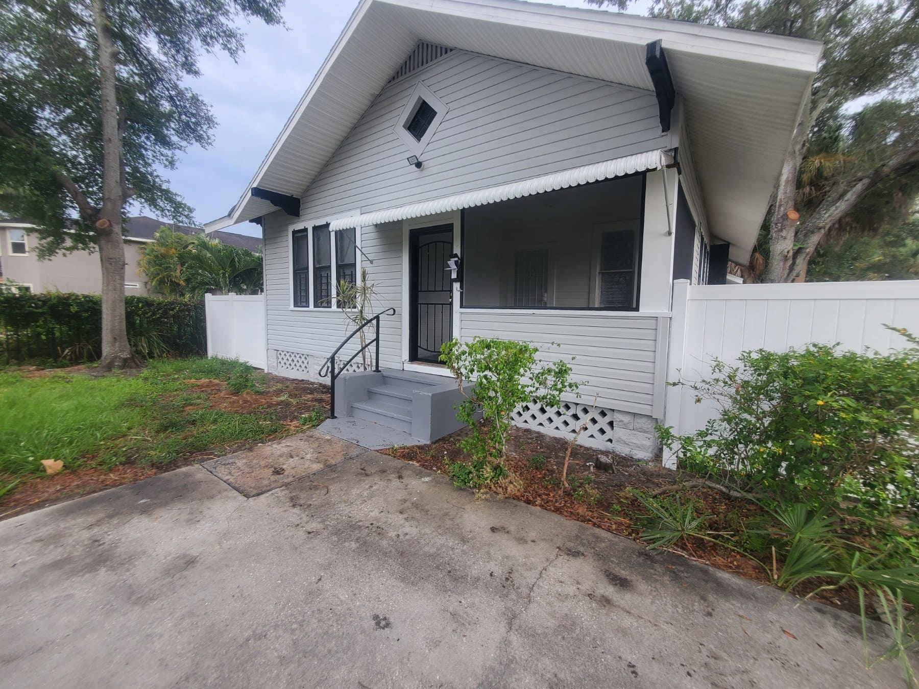 Historic-Bungalow-Exterior-Painting-Grey-And-White
