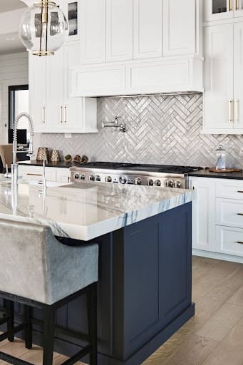Navy-Blue-Kitchen-Island-With-White-Marble-Top