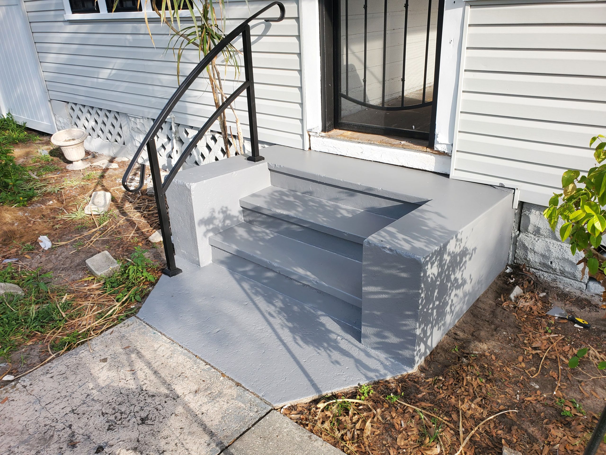 Restored-Concrete-Stoop-Peeling-Paint-Fixed