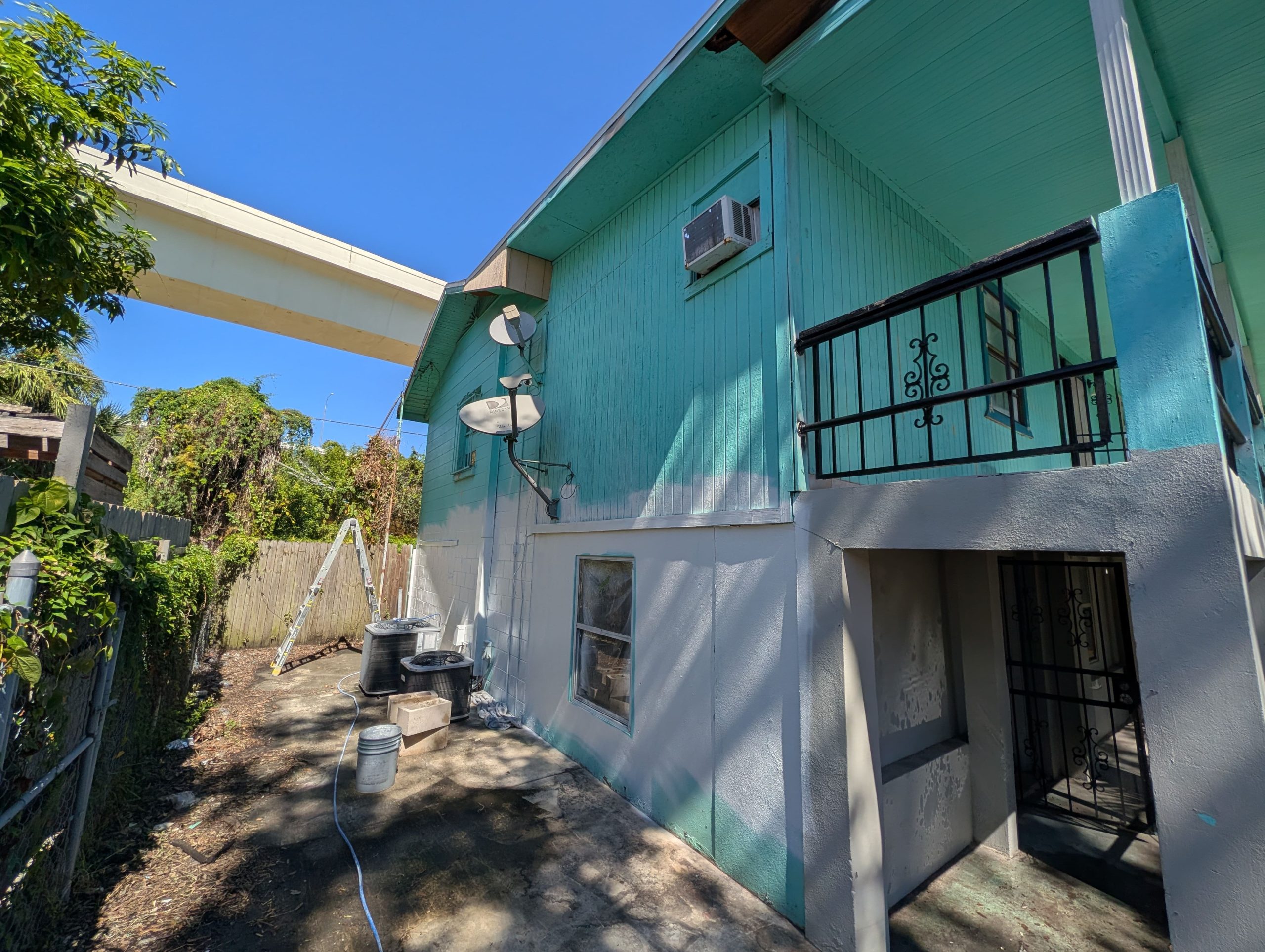 Teal-Exterior-House-Paint-Key-West-Style-Design