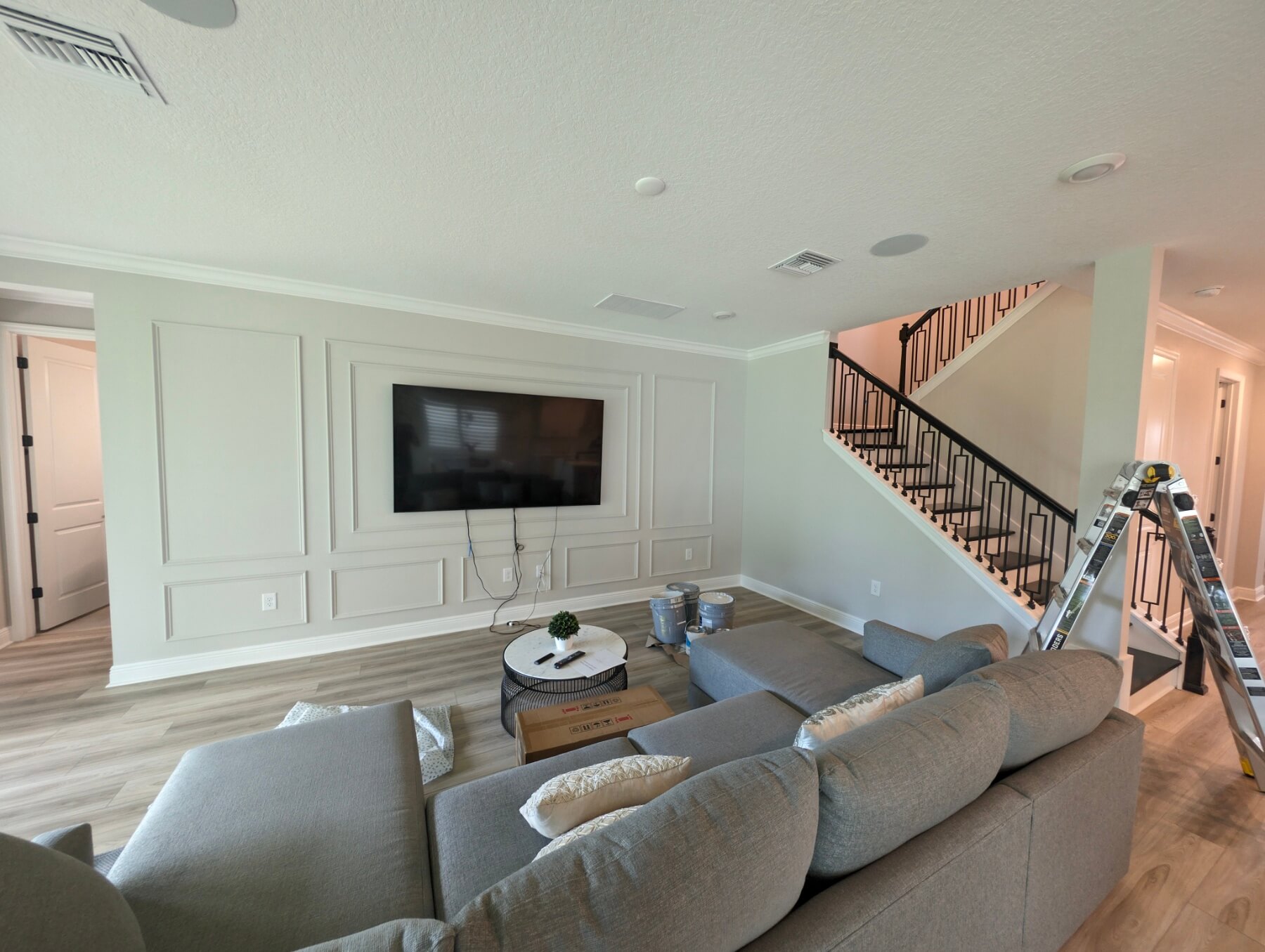 living-room-accent-wall-delicate-colors-paint