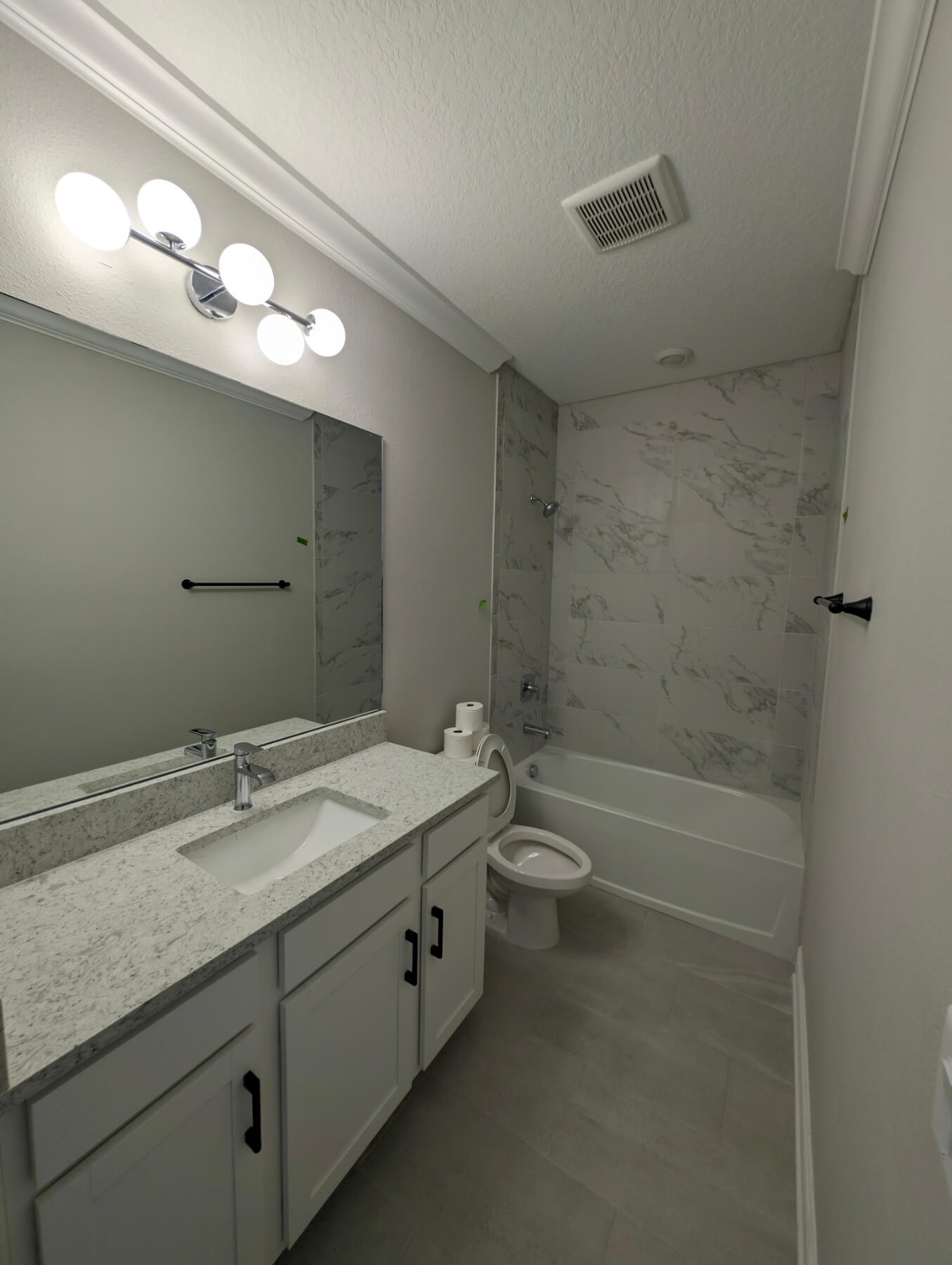 small-bathroom-painting-brantenton