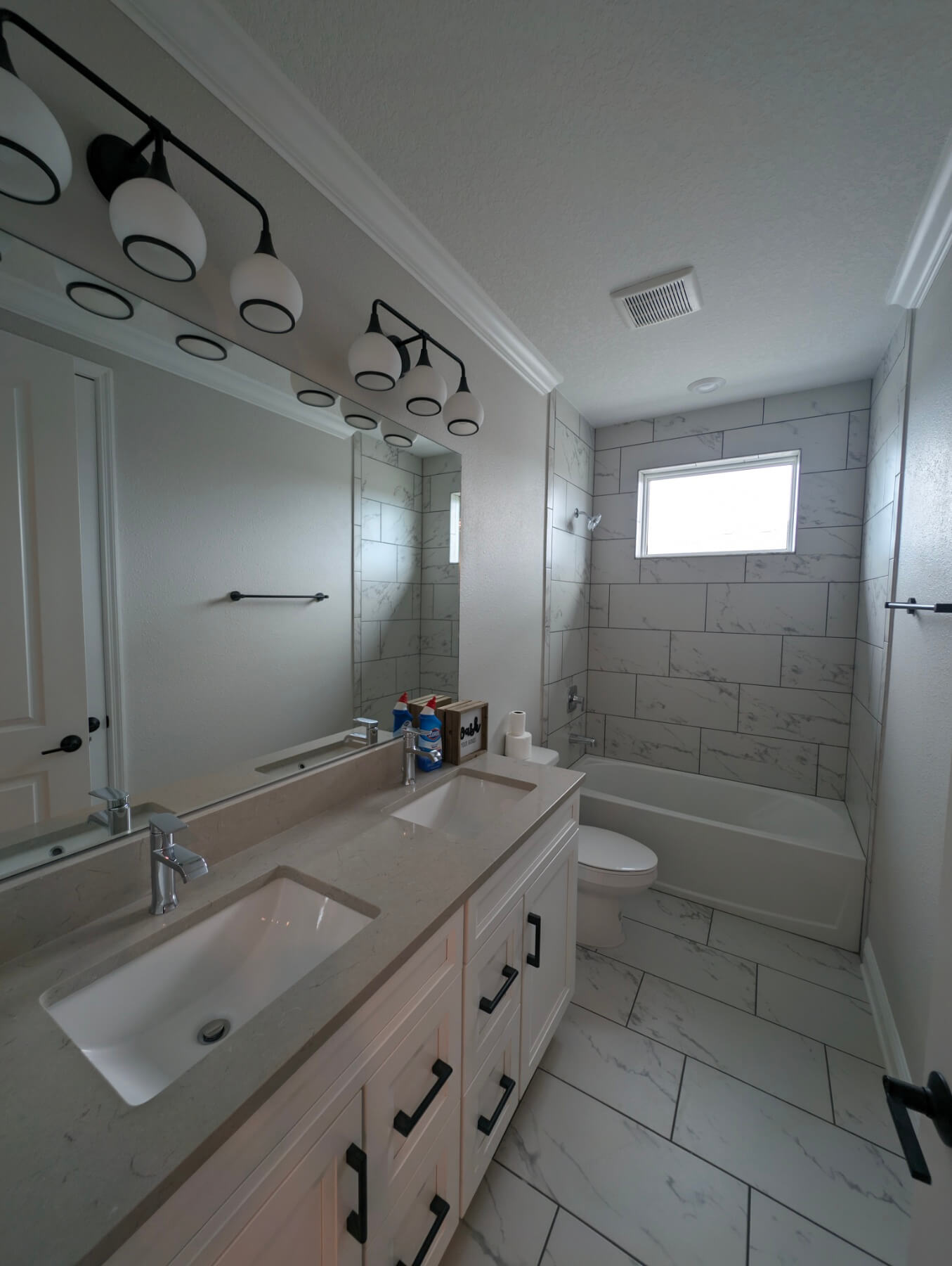 small-bathroom-painting-makeover