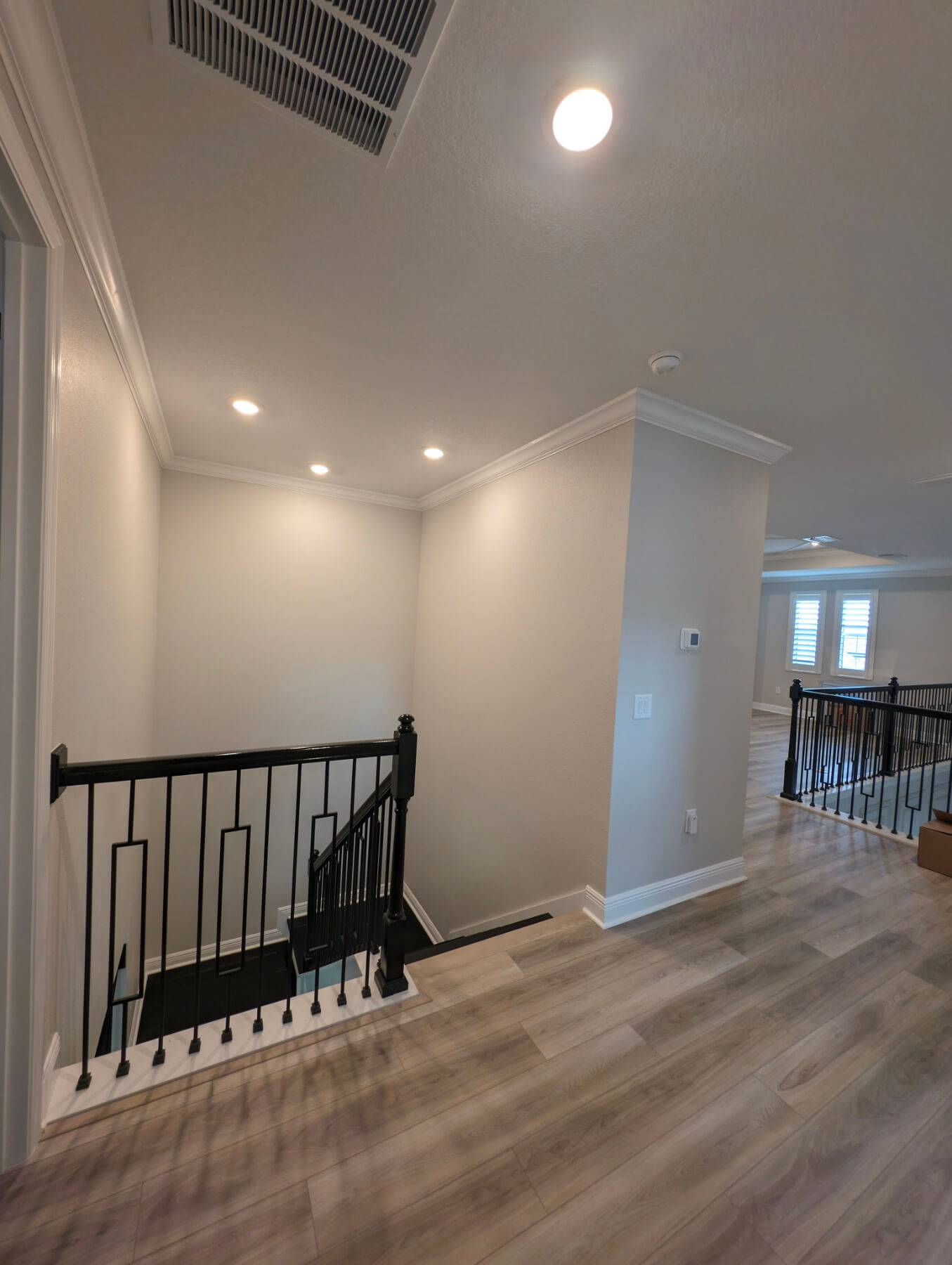 staircase-railing-painting-black-white-1