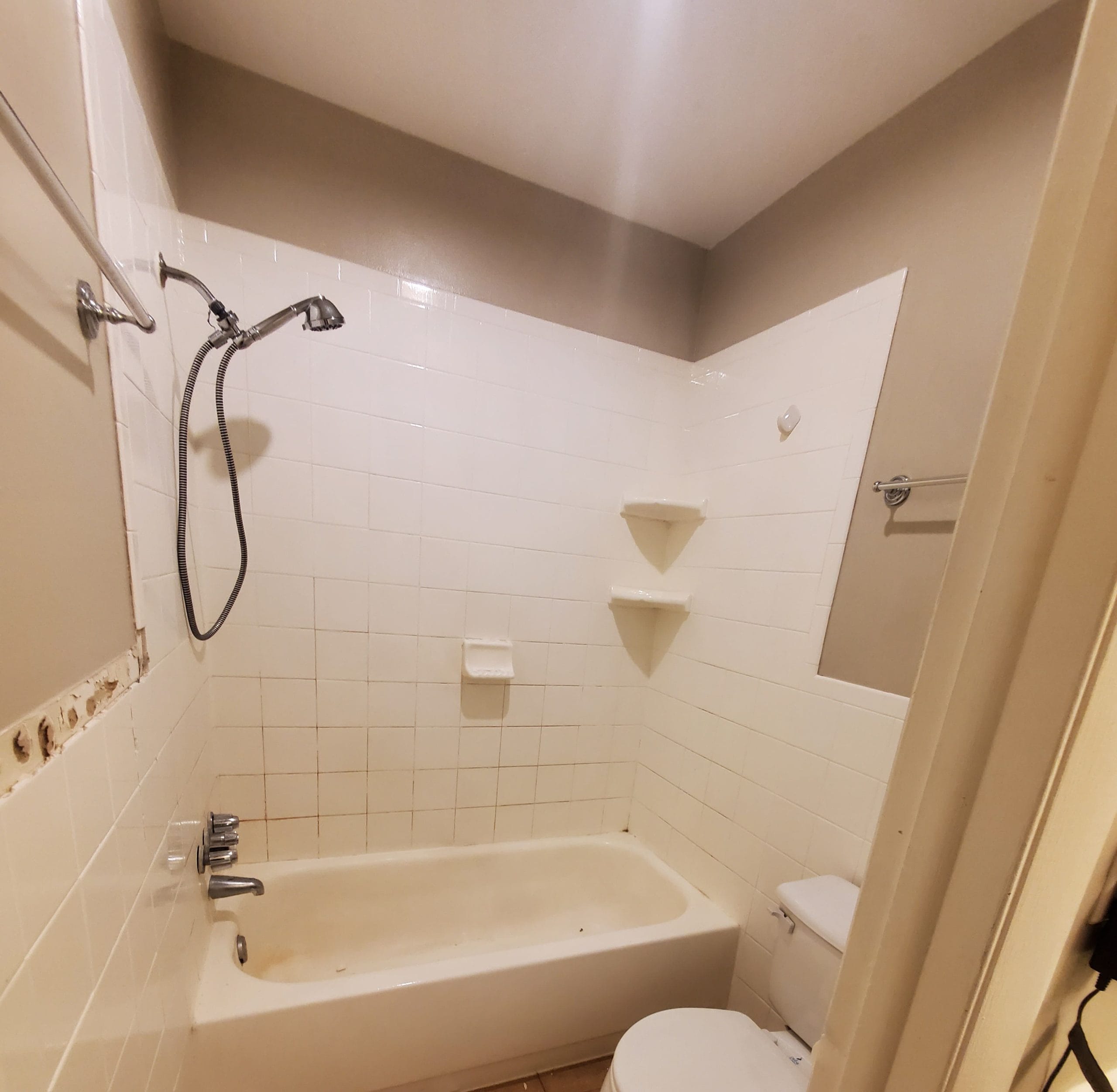 Before-Bathroom-Renovation-Old-White-Tile.