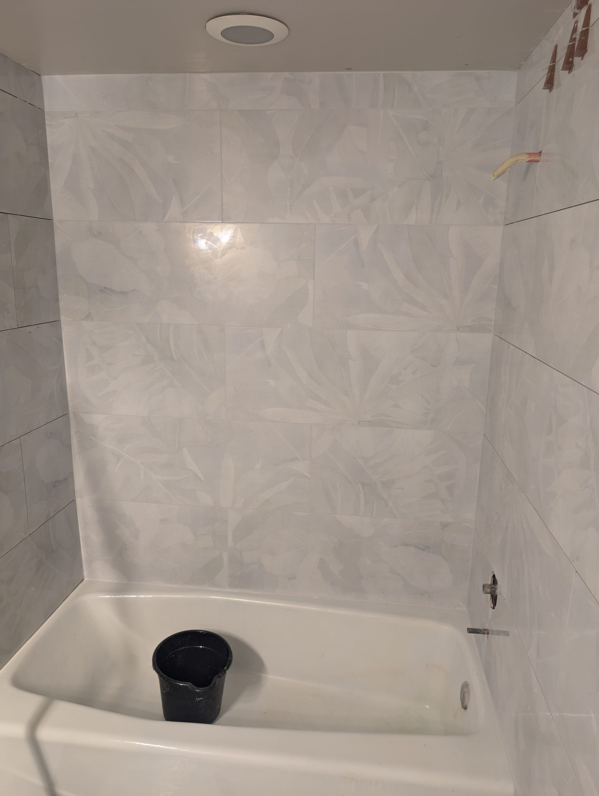 Large-Format-Patterned-Porcelain-Tile-Walls