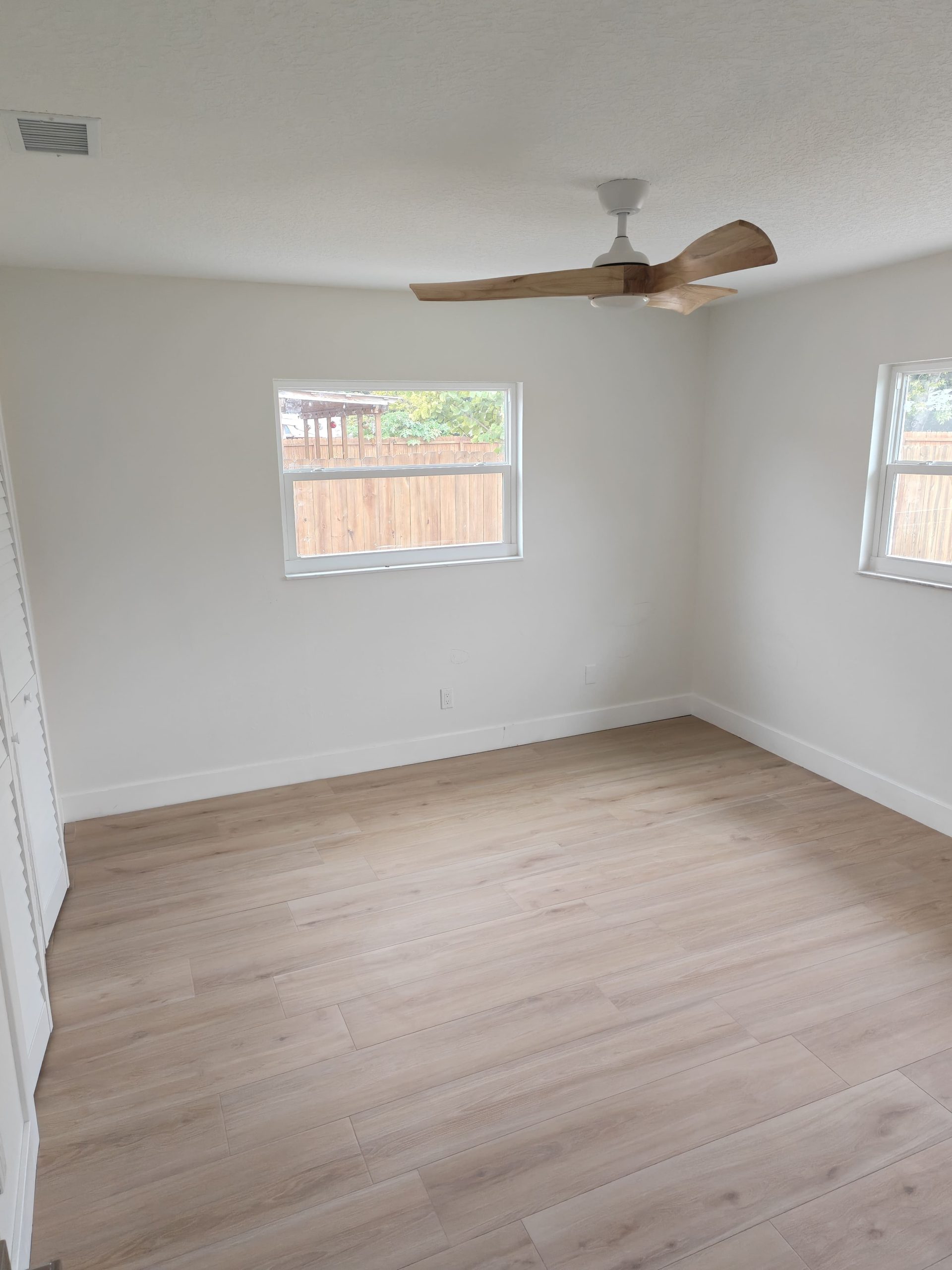 Light-Oak-LVP-Bedroom-Flooring